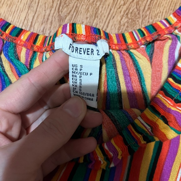 Cute summer top. size small - Picture 2 of 2